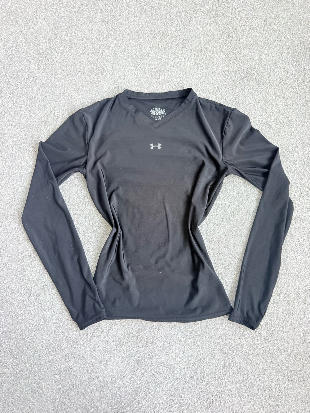 Under Armour Women’s Black Long-Sleeve V-Neck Performance Tee